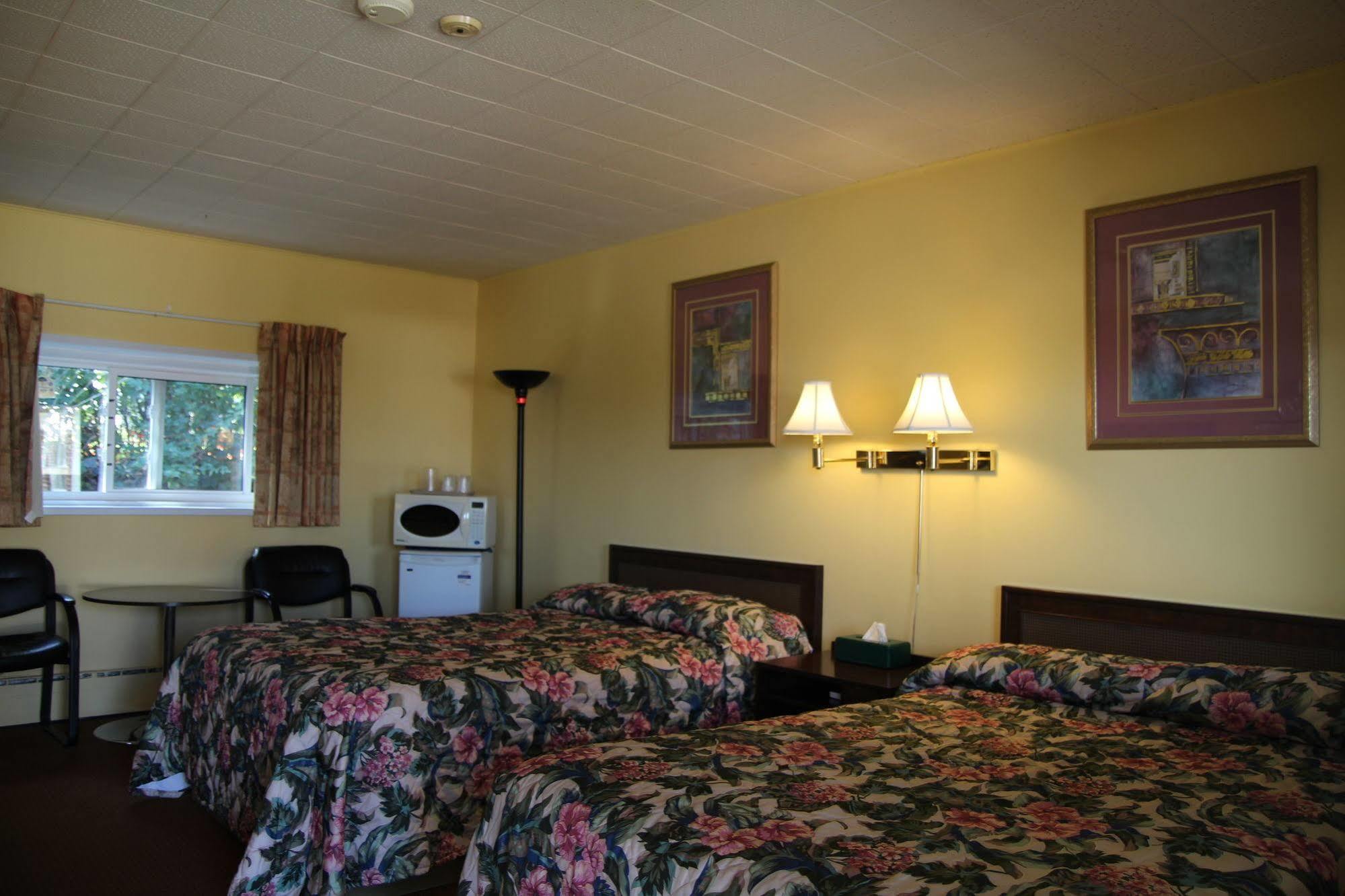 Hillside Inn بيمبروك المظهر الخارجي الصورة